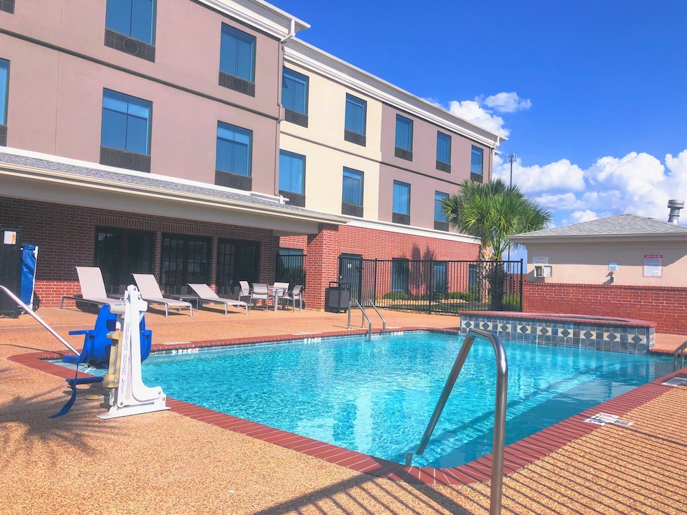 holiday inn express and suites hearne by ihg