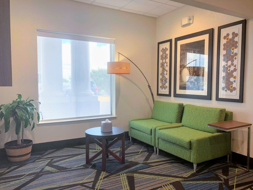 holiday inn express and suites hearne by ihg