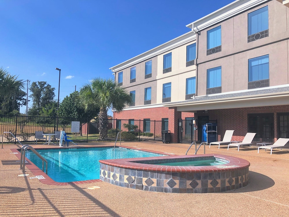 holiday inn express and suites hearne by ihg