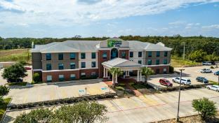 holiday inn express and suites hearne by ihg
