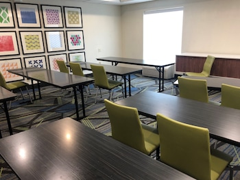 holiday inn express and suites hearne by ihg