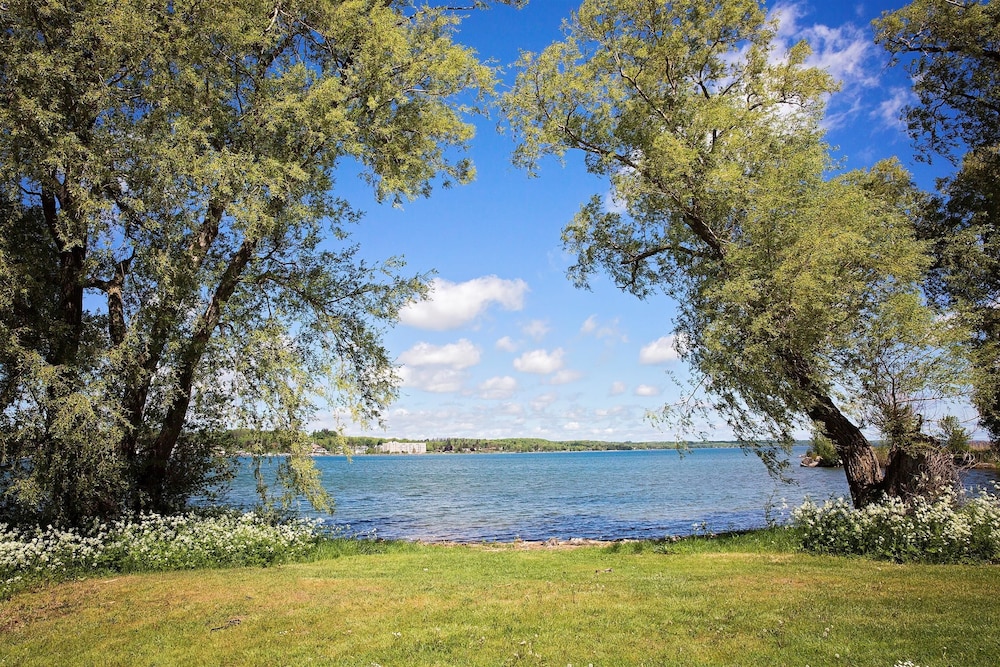 best western inn on the bay