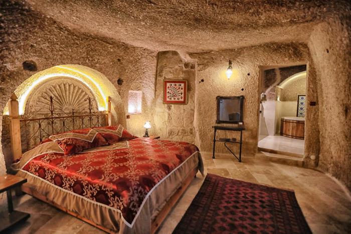 travellers cave hotel