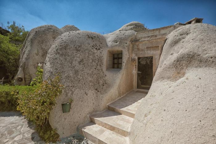 travellers cave hotel