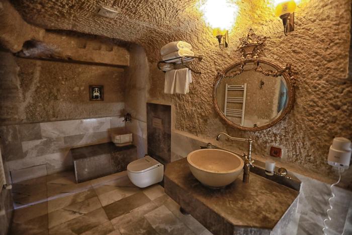 travellers cave hotel