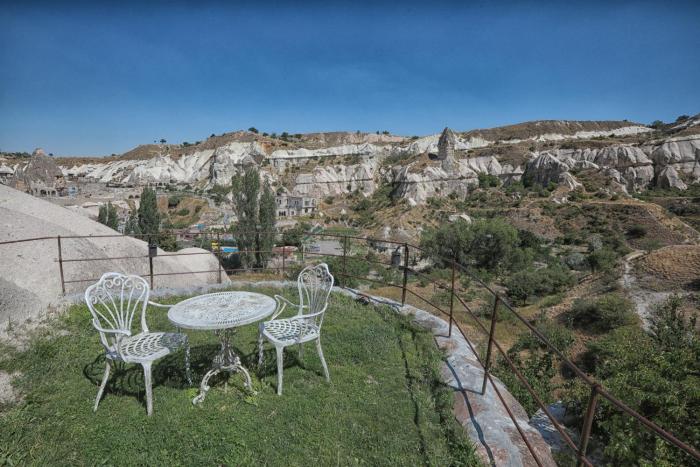 travellers cave hotel