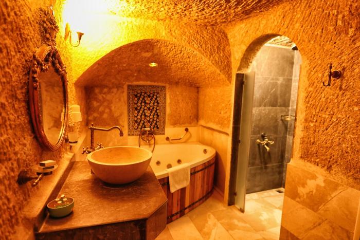 travellers cave hotel
