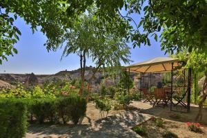 travellers cave hotel