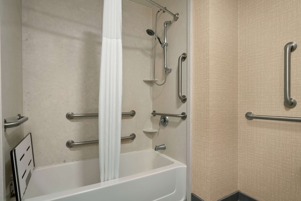 hampton inn and suites tacoma puyallup