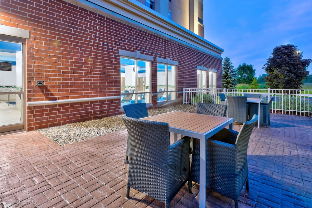 hampton inn and suites flint grand blanc