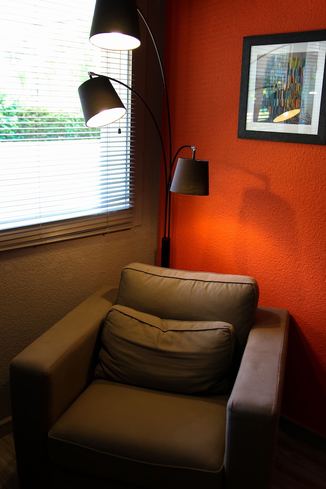 kyriad rouen nord mont saint aignan