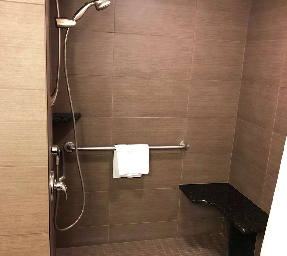 hilton akron fairlawn