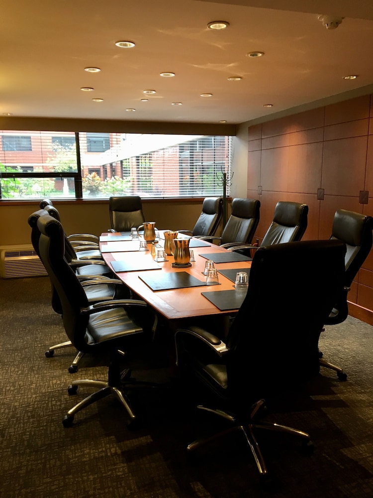 hilton akron fairlawn
