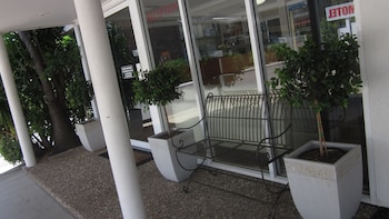 The Cosmopolitan Motel And Serviced Apartments,Yeppoon>>Rockhampton,4 star