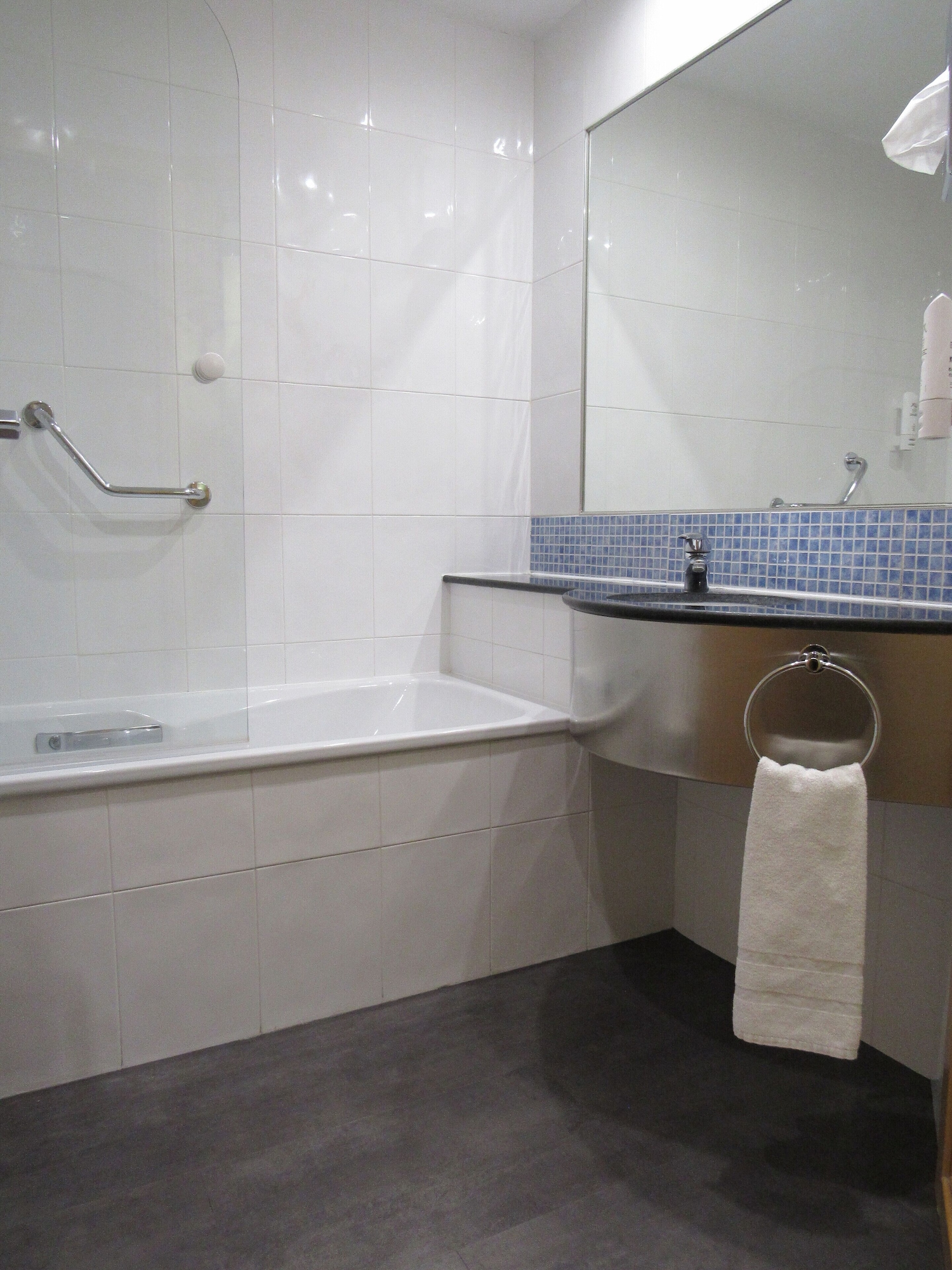 holiday inn express barcelona sant cugat by ihg