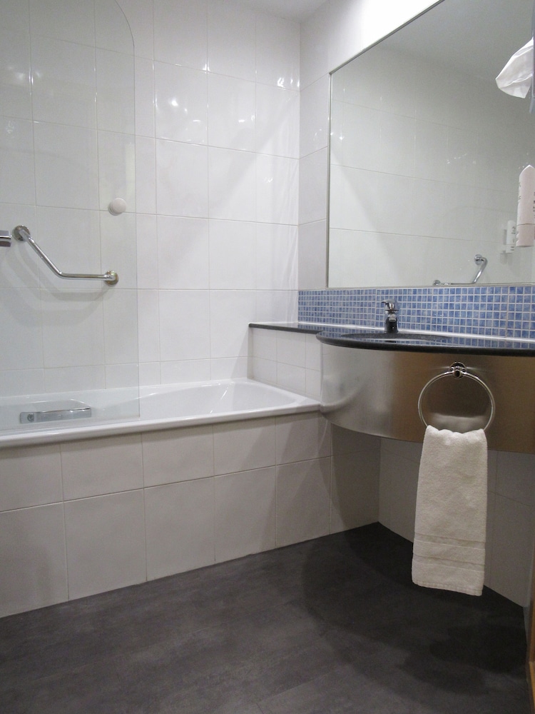holiday inn express barcelona sant cugat by ihg