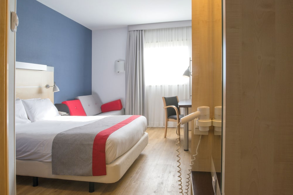 holiday inn express barcelona sant cugat by ihg