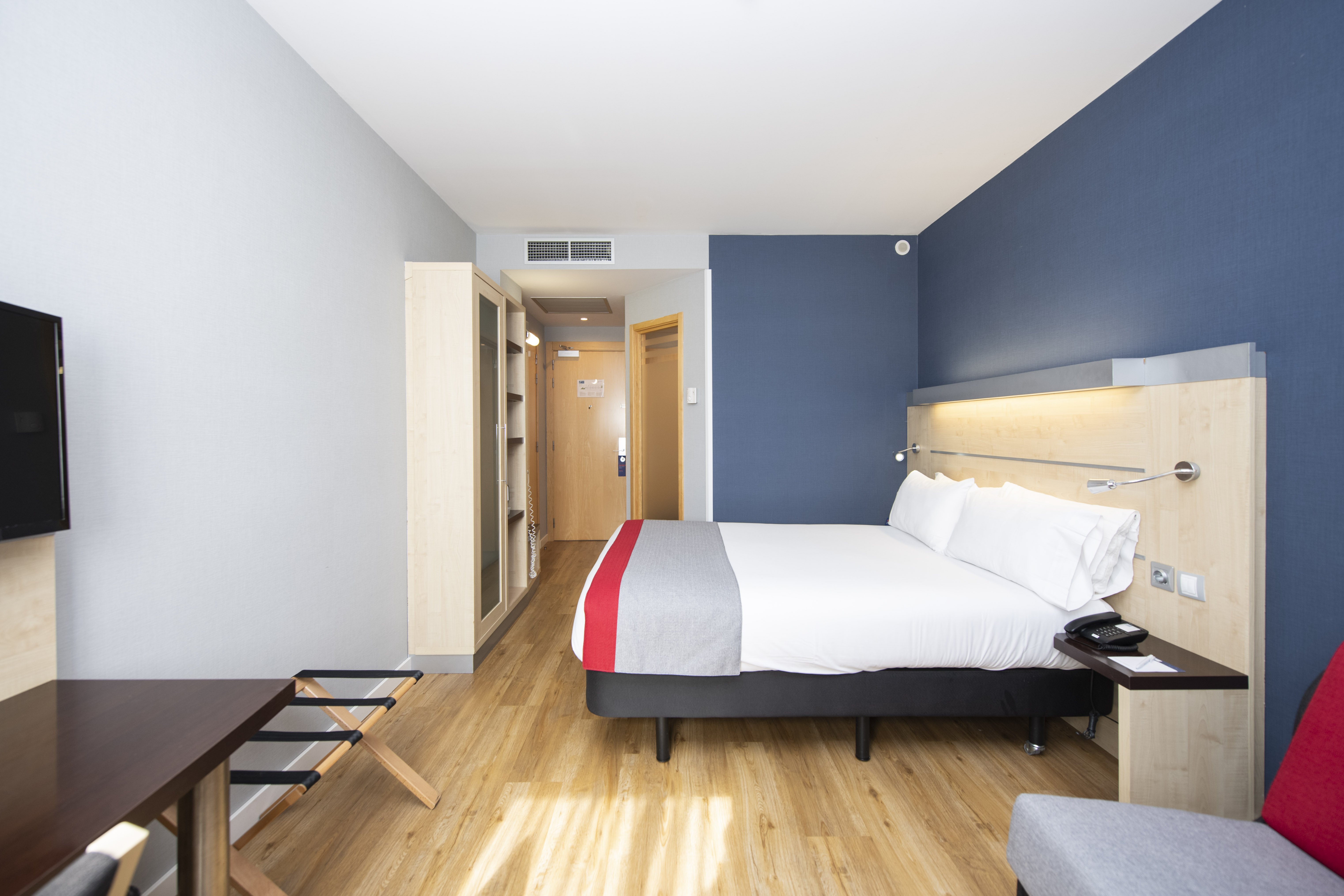 holiday inn express barcelona sant cugat by ihg
