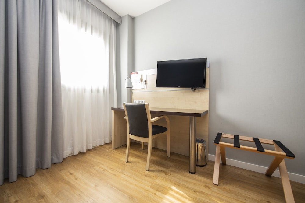 holiday inn express barcelona sant cugat by ihg