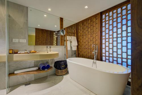 radisson blu resort temple bay mamallapuram