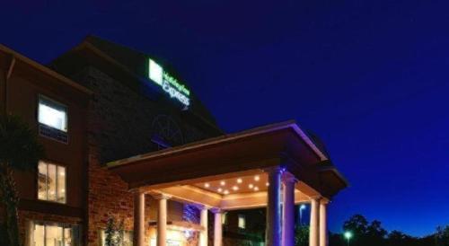holiday inn express and suites fredericksburg by ihg