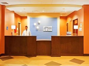 holiday inn express and suites fredericksburg by ihg
