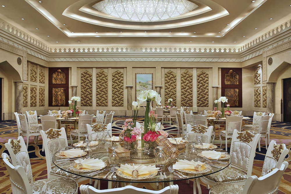 sharq village and spa a ritz carlton hotel