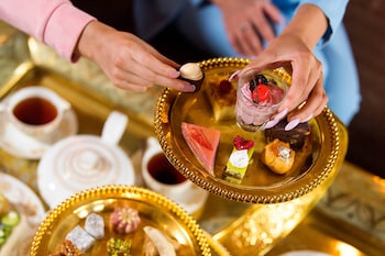 sharq village and spa a ritz carlton hotel