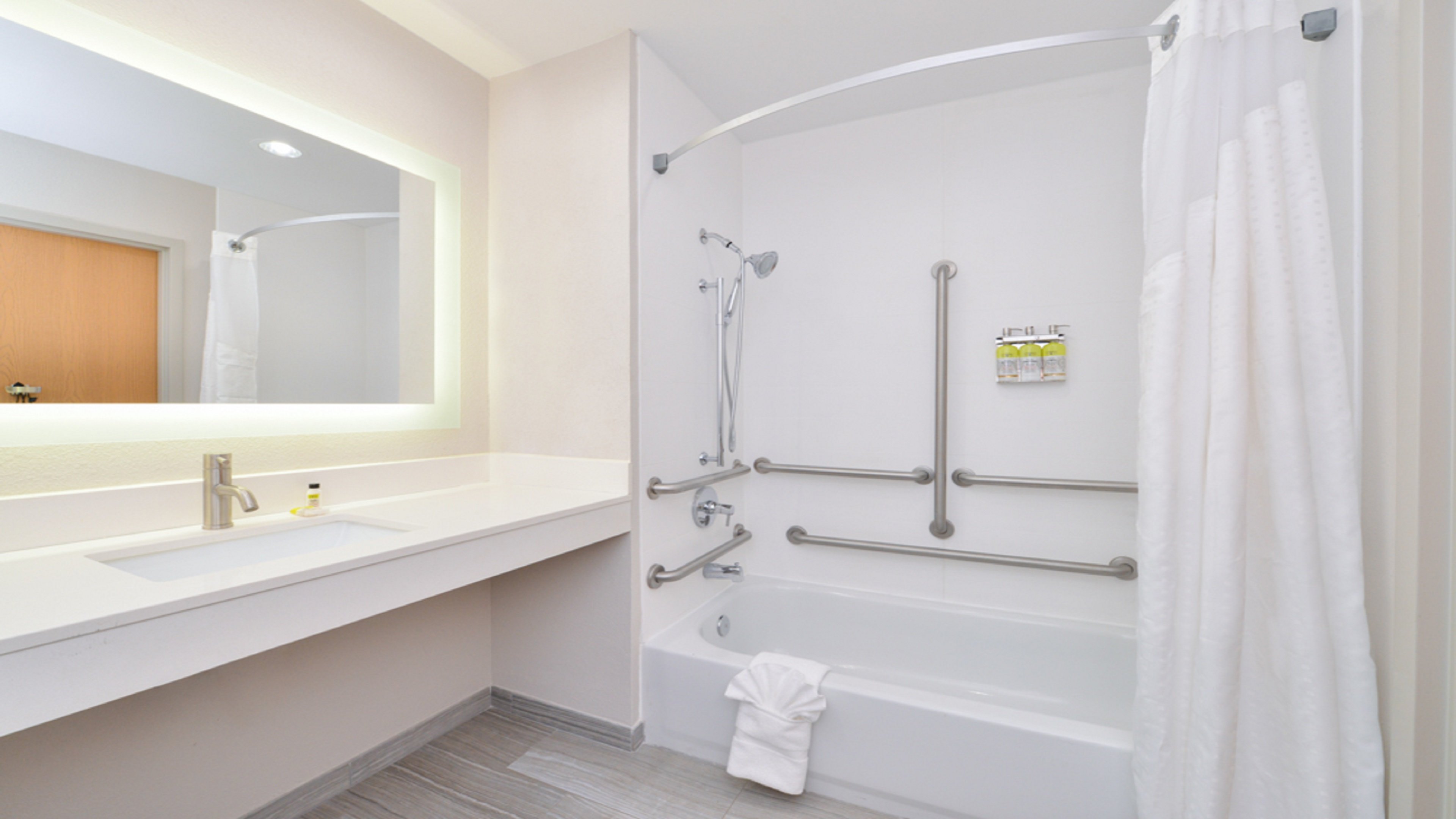 holiday inn express and suites laplace by ihg