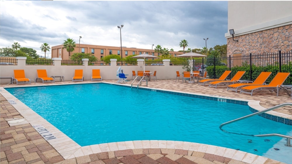 holiday inn express and suites laplace by ihg