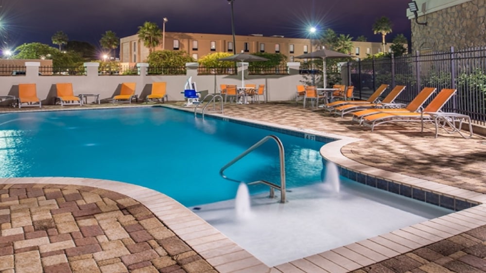 holiday inn express and suites laplace by ihg