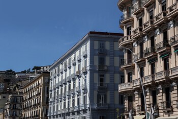 h rooms boutique hotel