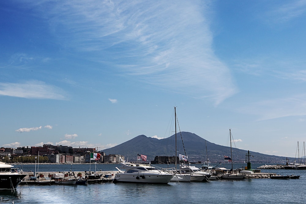 h rooms boutique hotel