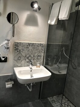 h rooms boutique hotel