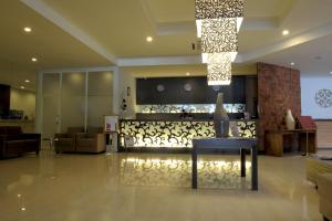 lombok plaza hotel and convention