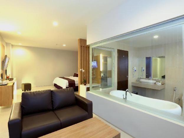 lombok plaza hotel and convention
