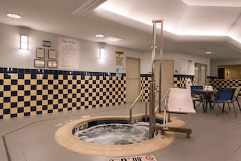 Holiday Inn Express Hotel And Suites Scranton By Ihg,Lackawanna>>Dickson City,3 star