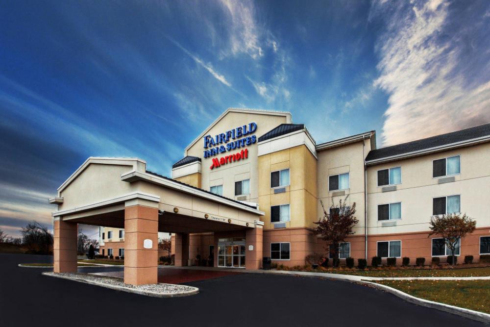 fairfield inn and suites by marriott toledo north