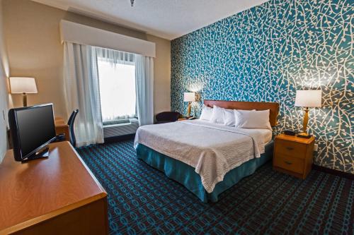 fairfield inn and suites by marriott toledo north