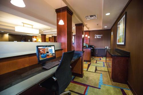 fairfield inn and suites by marriott toledo north