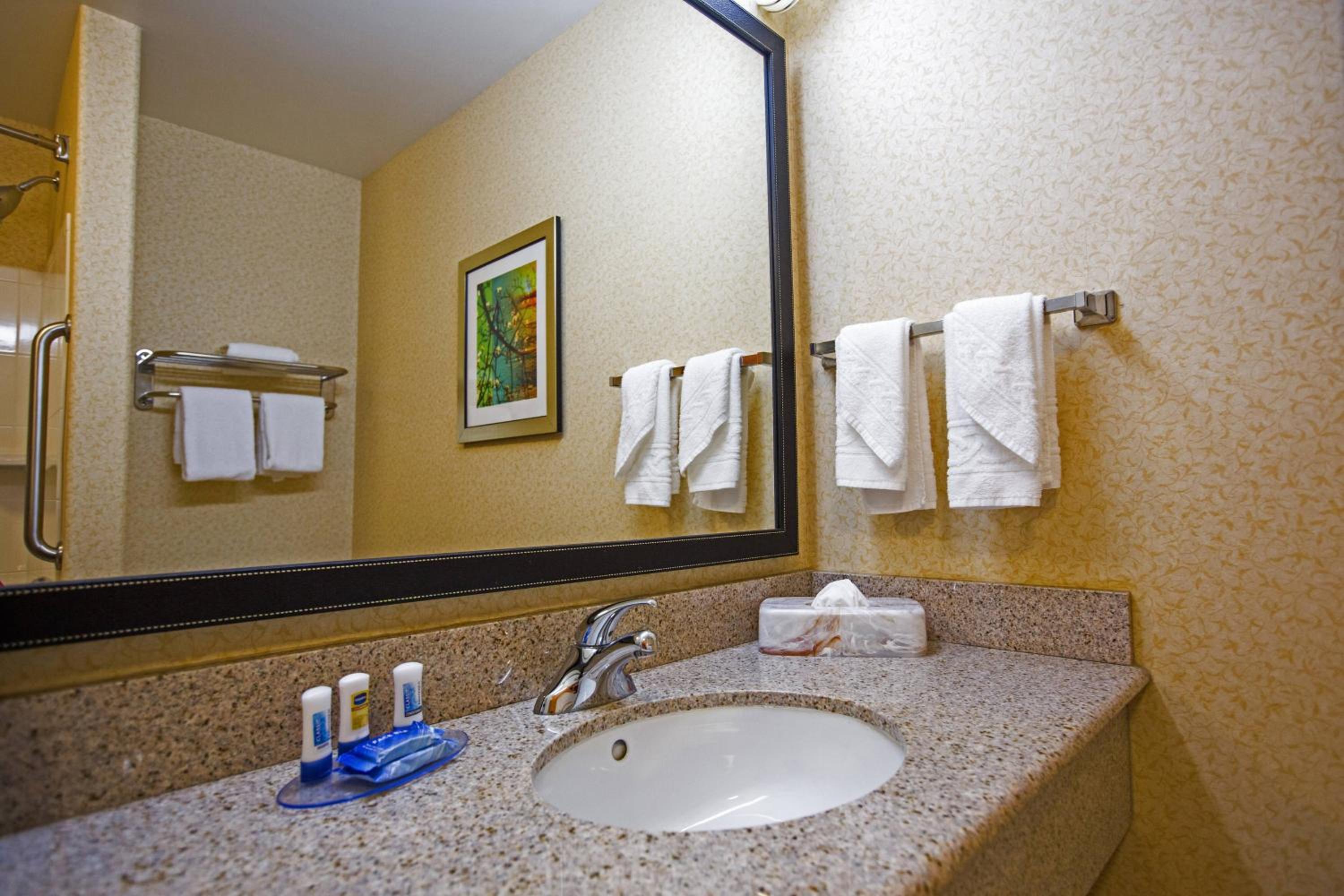 fairfield inn and suites by marriott toledo north
