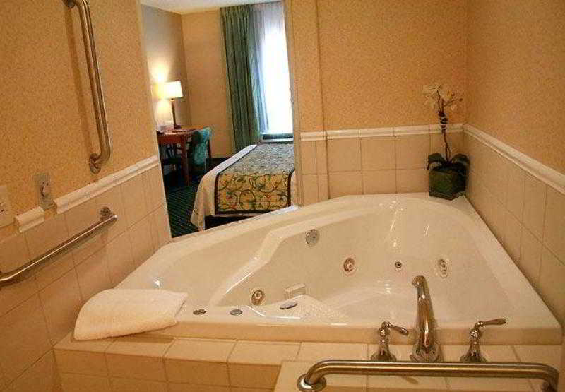 fairfield inn and suites by marriott toledo north