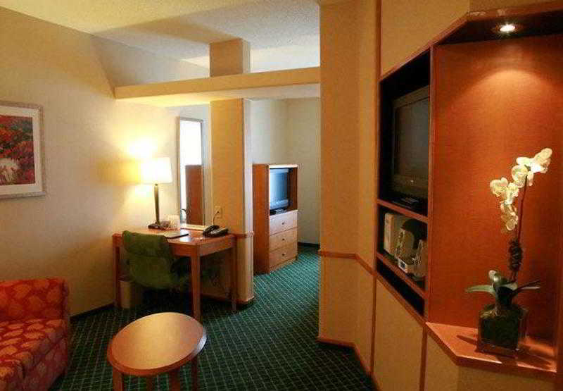 fairfield inn and suites by marriott toledo north