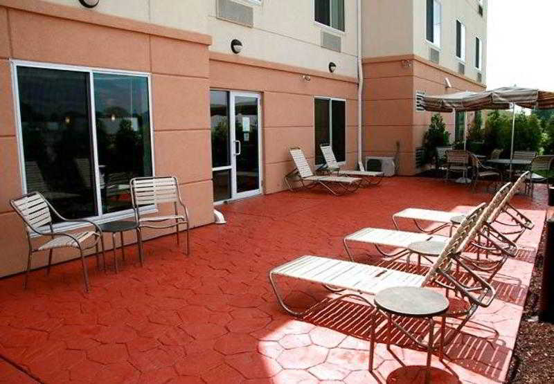 fairfield inn and suites by marriott toledo north