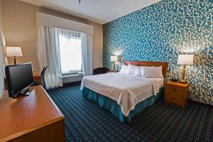 fairfield inn and suites by marriott toledo north