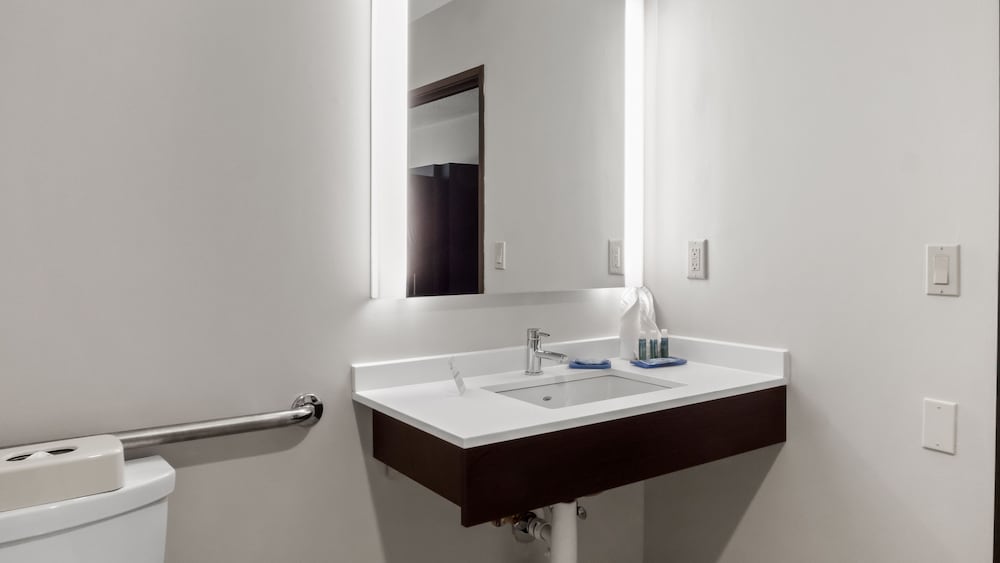 holiday inn express and suites newton by ihg