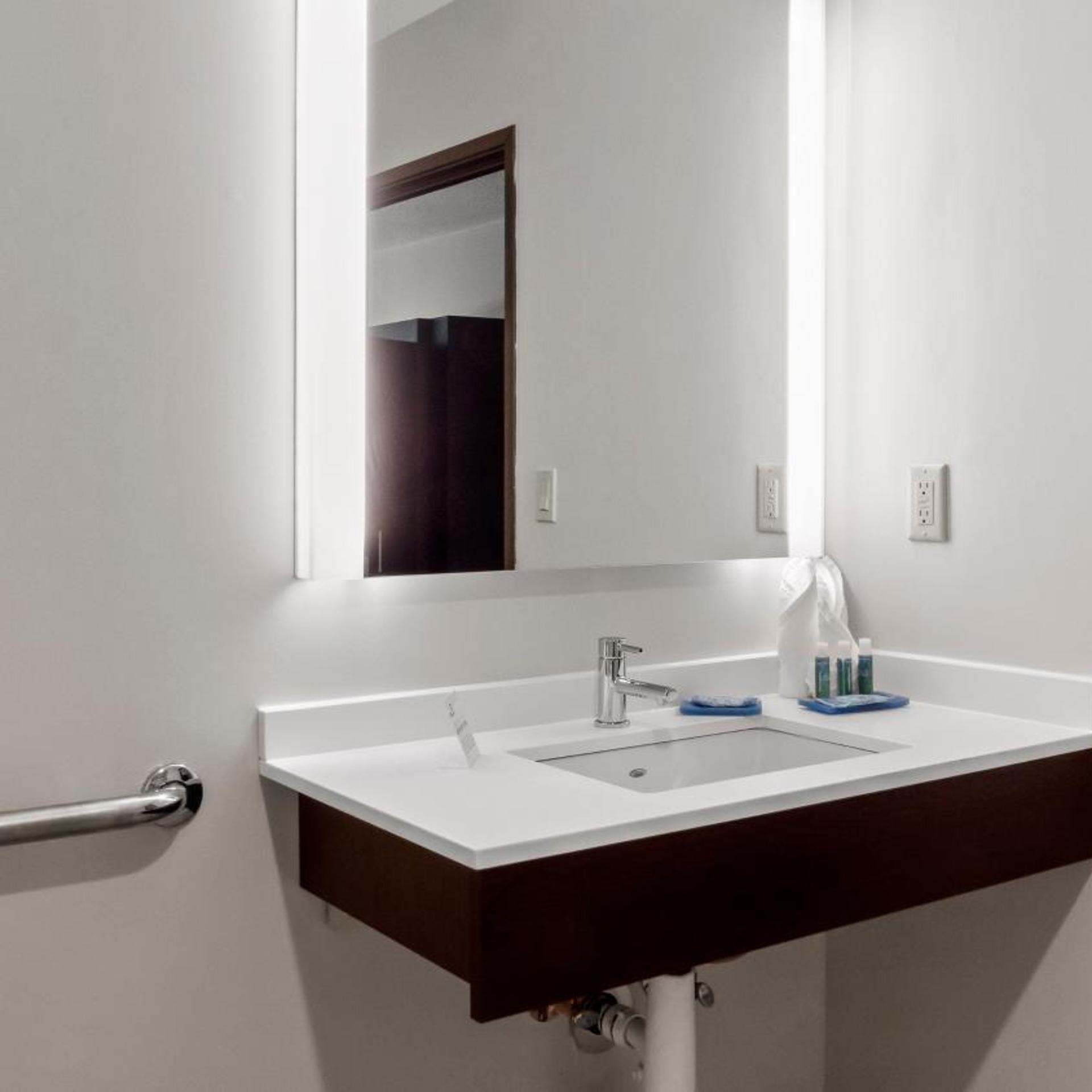 holiday inn express and suites newton by ihg