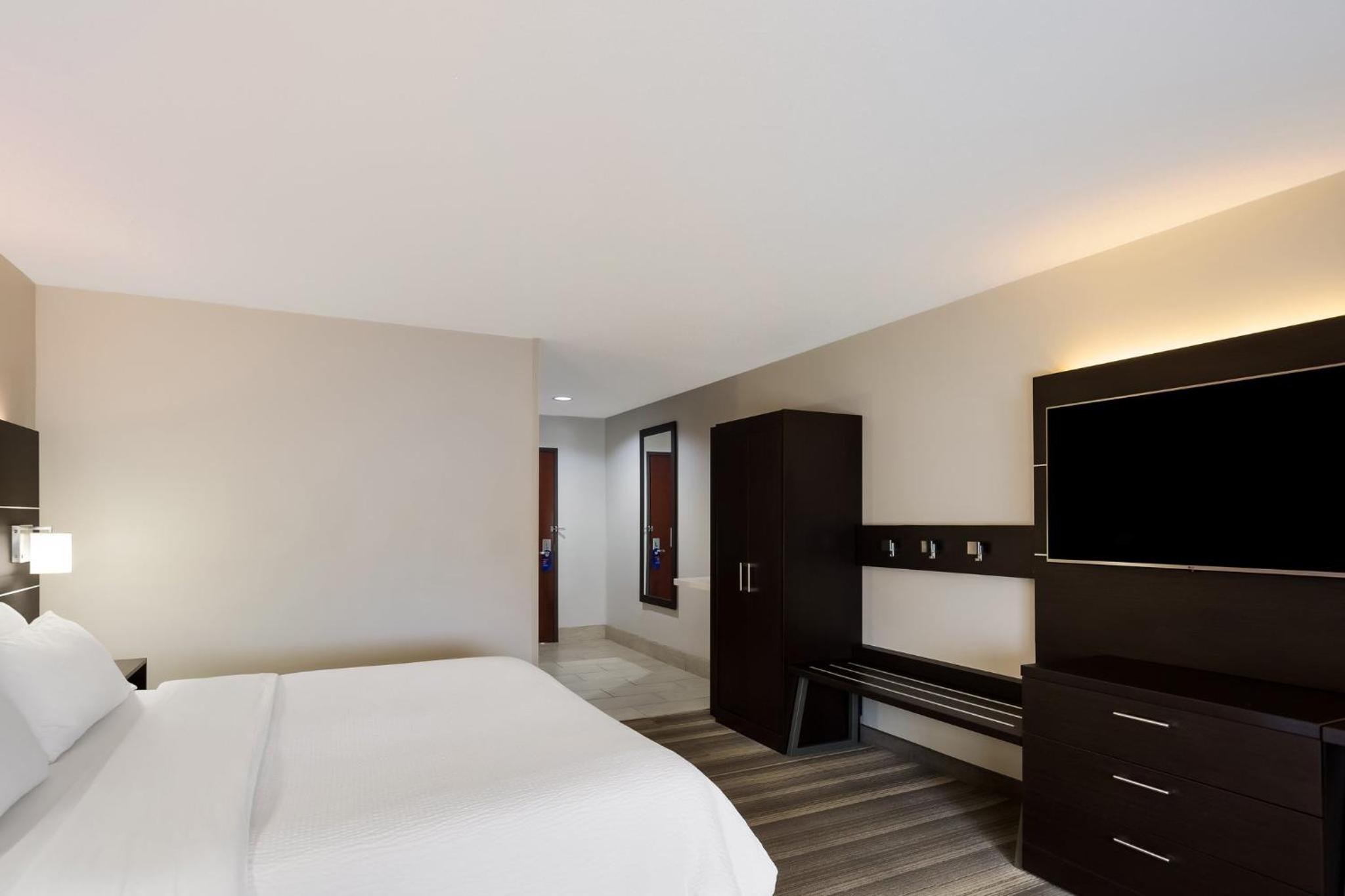 holiday inn express and suites newton by ihg