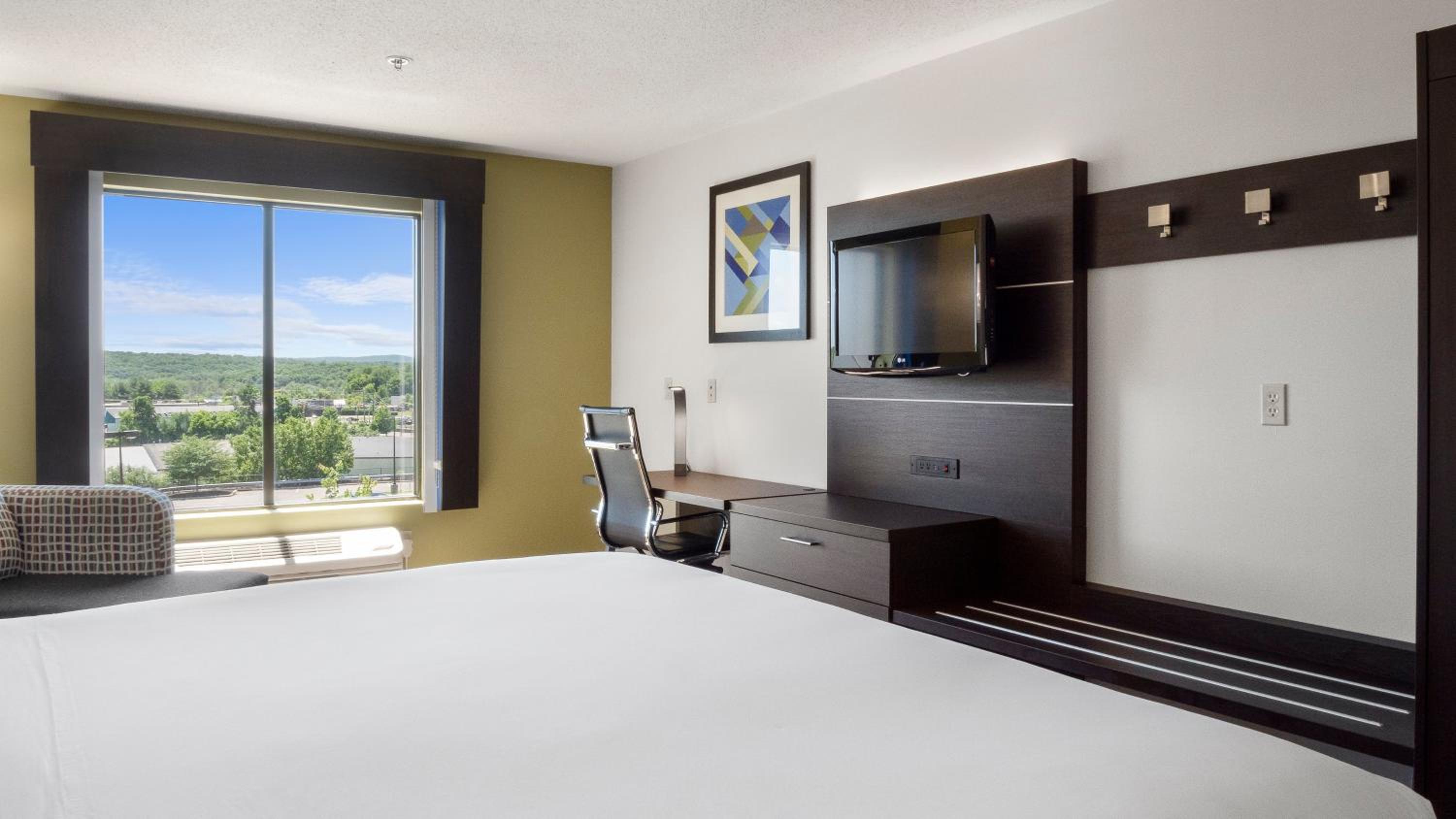 holiday inn express and suites newton by ihg
