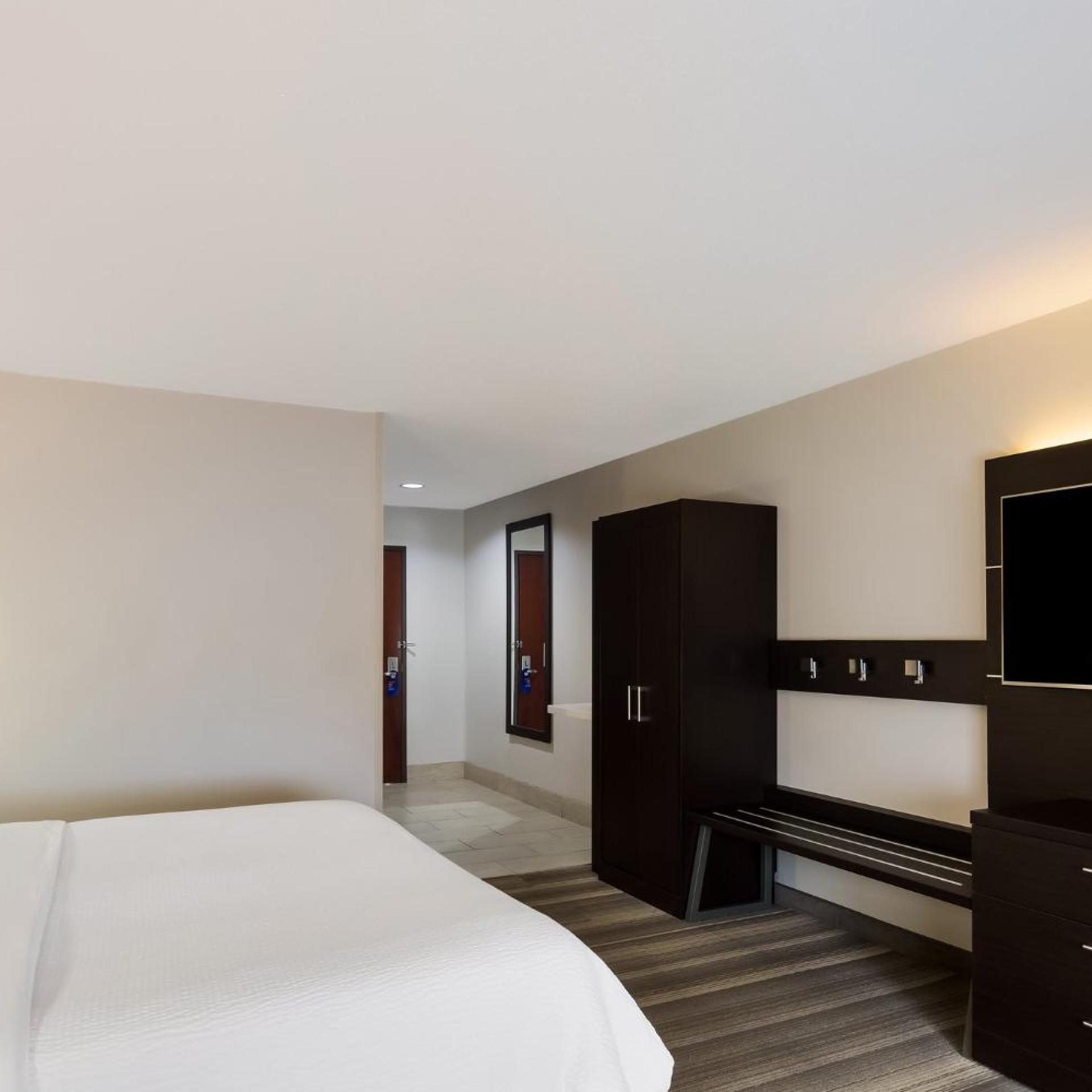 holiday inn express and suites newton by ihg